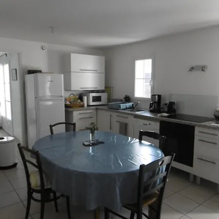 Maison Confortable A Pour 4 Personnes, Proche - Fr-1-823-150 *